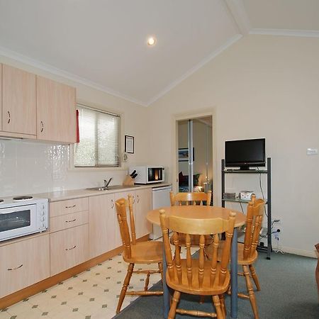 Triabunna Cabin & Caravan Park Eksteriør billede